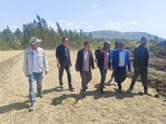 埃塞灌溉项目+市长现场考察+冯德辉.jpg