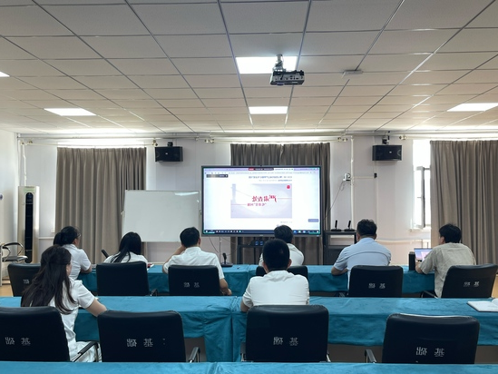 以案为鉴明底线 清风护航促成长——五公司召开深切落实中心八项划定精力警示教导会2.jpg